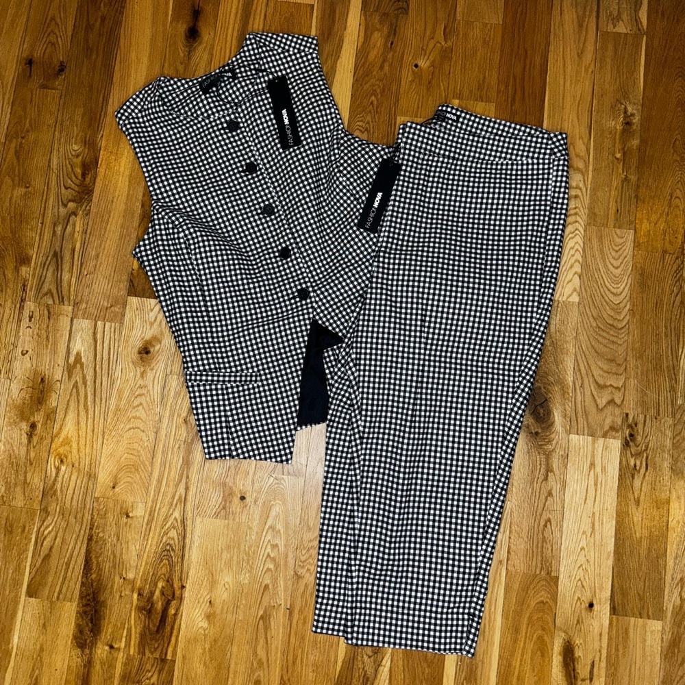 Black & White Gingham Vest & Capri Set😍